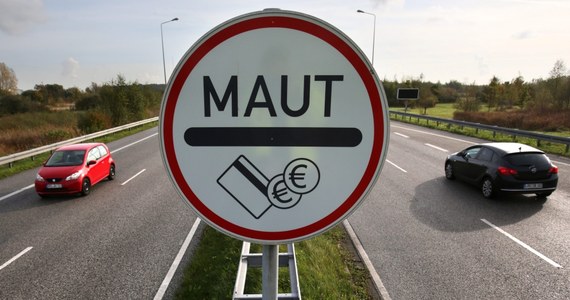 Kierowcy samochodów osobowych z rejestracją zagraniczną od 2016 roku będą płacić tylko za przejazd po niemieckich autostradach. Zrezygnowano natomiast z opłat za użytkowanie innych rodzajów dróg - poinformował minister transportu Alexander Dobrindt. 