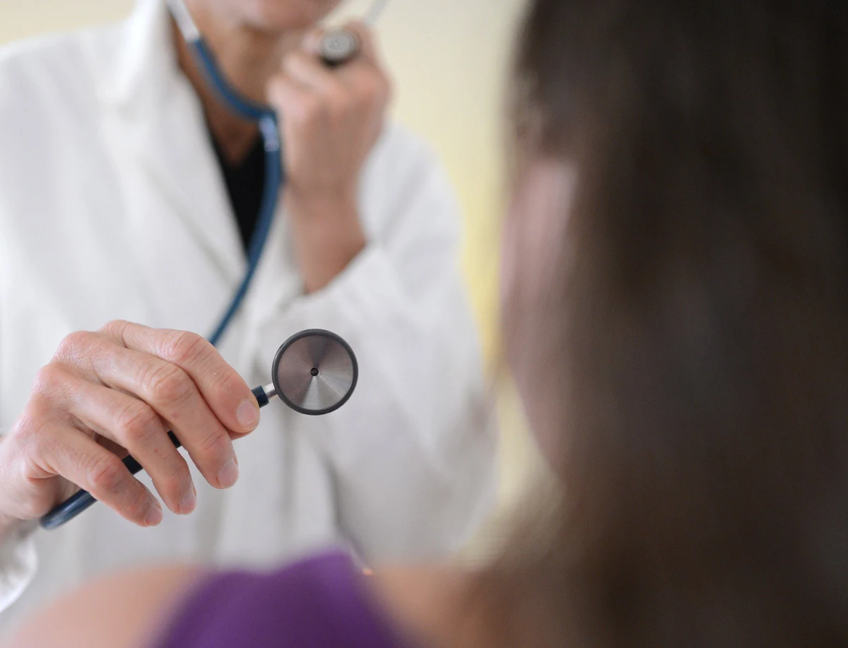 "W rankingu oceniającym poziom satysfakcji z wizyt w przychodniach Polacy znajdują się w ogonie. Z badań opublikowanych w jednym z renomowanych brytyjskich czasopism medycznych Polska uplasowała się na 25. miejscu w grupie 29 państw" - donosi "Gazeta Polska Codziennie". "Winien jest system zdrowia, a nie lekarze" - dodaje.