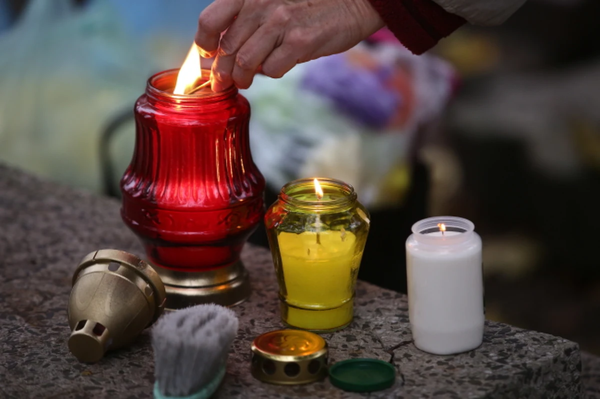 Wszystkich Świętych to dzień, w którym wspomina się zmarłych. Święto celebruje się w każdym kościele katolickim na świecie. Na 1 listopada wyznaczył je papież Grzegorz IV w 837 roku. 