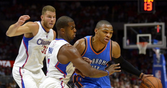  Czołowy koszykarz Oklahoma City Thunder, Russell Westbrook przeszedł operację złamanej kości prawej ręki. Nie zagra w lidze NBA co najmniej przez miesiąc.