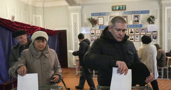 W Donbasie na wschodniej Ukrainie rozpoczęły się wybory do parlamentów i władz wykonawczych powołanych przez prorosyjskich separatystów Donieckiej Republiki Ludowej (DRL) i Ługańskiej Republiki Ludowej (ŁRL). Ukraina oraz państwa zachodnie zapowiedziały, że nie uznają wyników wyborów. Natomiast zdaniem Rosji wybory są całkowicie legalne. 