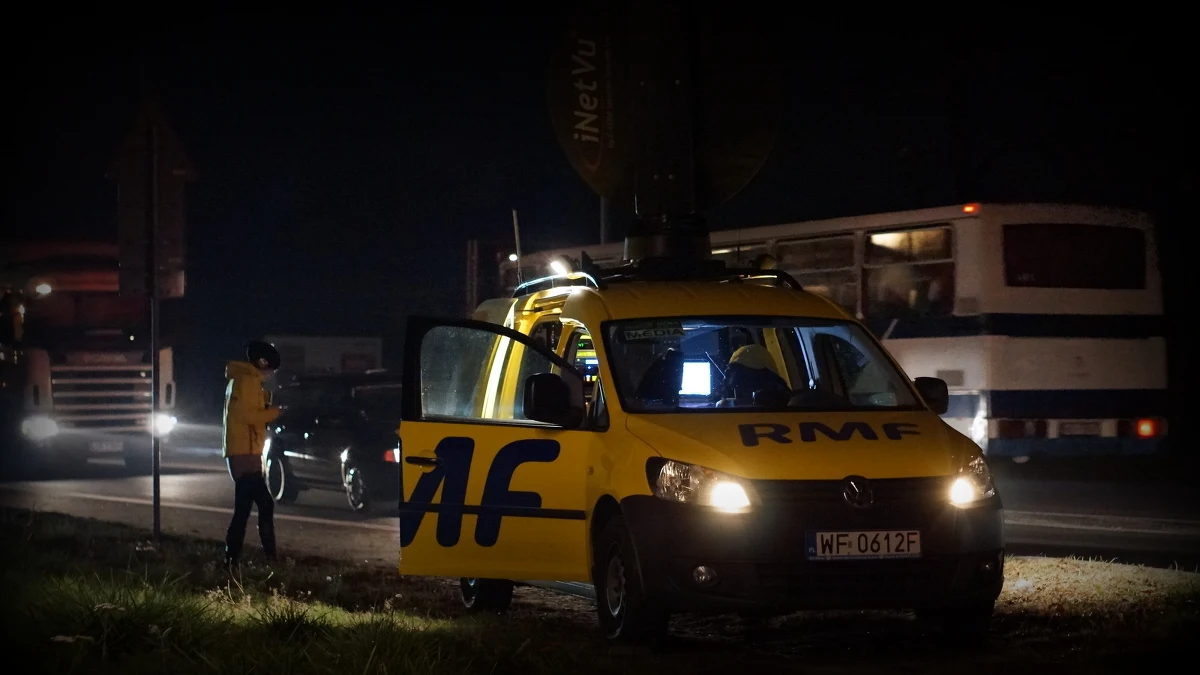 Wielokilometrowe korki utrudniały Polakom powroty ze świątecznego weekendu. Tłok na trasach w całym kraju panował już od piątku. Ruch na drogach monitorowaliśmy w ramach akcji Bezpieczny Powrót z RMF FM i TVP Info. Przekazywaliśmy na bieżąco informacje o wypadkach i radziliśmy, których miejsc lepiej unikać. 