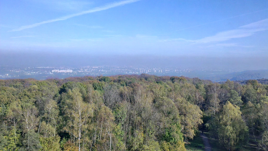 Smog unosi się nad miastem