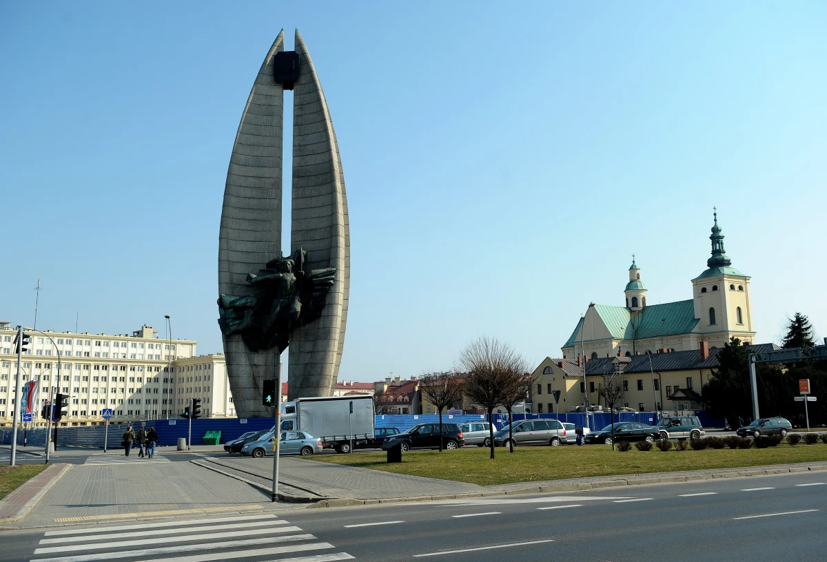 Nasz radiowo-telewizyjny konwój pojawi się w piątek w Rzeszowie. To miasto będzie kolejnym przystankiem na trasie naszej akcji Twoje Wybory w RMF FM I TVP Info. Chcemy rozmawiać z Wami o problemach Podkarpacia i zwrócić lokalnym politykom uwagę na kwestie, którymi jak najszybciej powinni się zająć. Pomóżcie nam przygotować Pakt dla Podkarpacia!