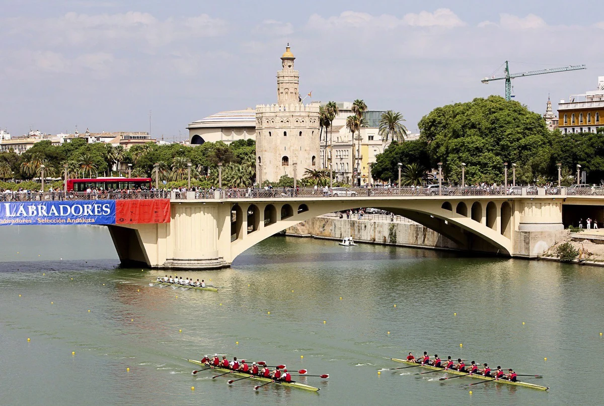 23-letnia studentka lubelskiego Uniwersytetu Medycznego zmarła po wypadku w Sewilli. Kobieta spadła z wysokości siedmiu metrów, gdy chciała sobie zrobić pamiątkowe zdjęcie nad rzeką Guadalquivir.