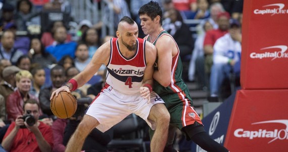 Marcin Gortat zdobył sześć punktów i miał siedem zbiórek, a jego Washington Wizards pokonali na wyjeździe New York Knicks 98:83. To trzecie kolejne zwycięstwo "Czarodziejów" w koszykarskiej lidze NBA.