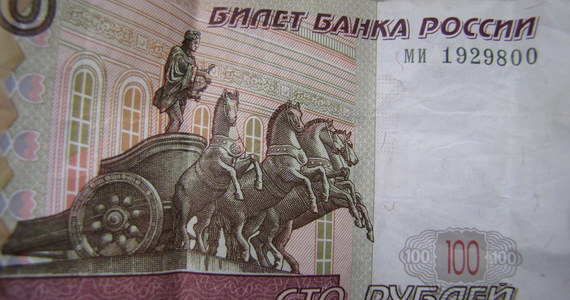 Rosyjski Bank Centralny pod lupą prokuratury? Jeden z parlamentarzystów partii władzy żąda prokuratorskiej kontroli banku, bo rubel od początku roku stracił już 31 procent w stosunku do dolara i jego kurs nadal spada.
