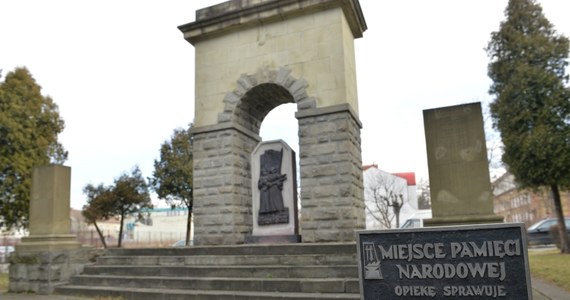 Władze Nowego Sącza zgodziły się na usunięcie symboli totalitarnych z pomnika Chwały Armii Czerwonej.  Jeszcze dziś zostaną one zdjęte i trafią do Muzeum Okręgowego w Nowym Sączu. 