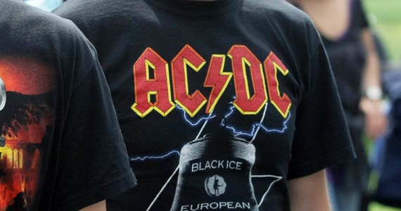 Perkusista zespołu AC/DC Phil Rudd jest oskarżony o próbę zorganizowania zabójstwa, grożenie śmiercią i posiadanie narkotyków. Wczoraj stanął przed sądem w nowozelandzkim mieście Tauranga.