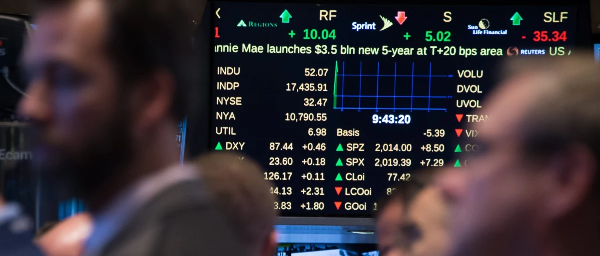 Na dzisiejszym otwarciu moskiewskiej giełdy rubel znów stracił na wartości w porównaniu z czwartkiem. Kurs dolara wzrósł o 1,27 rubla i wyniósł 48,14 rubla, a kurs euro zwiększył się o 1,42 rubla i wyniósł 59,47 rubla. 