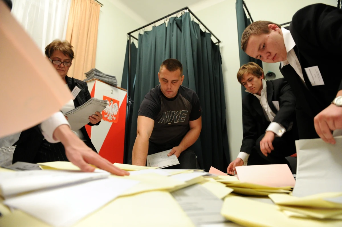 Wybory samorządowe już w przyszłą niedzielę, a nowy system komputerowy Państwowej Komisji Wyborczej wciąż nie działa tak jak powinien. Od godziny 8:30 trwa próba generalna - i pomimo kilku wcześniejszych testów i napraw psującego się systemu - nadal są z nim kłopoty - ustalił nasz dziennikarz Krzysztof Berenda.