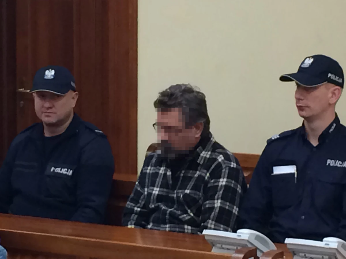 10 lat więzienia - taki wyrok usłyszał w sądzie w Gorzowie Wielkopolskim Jacek C. oskarżony o molestowanie pięciorga swoich bratanków. Wyrok nie jest prawomocny. 51-latek ma też zakaz zbliżania się do pokrzywdzonych i kontaktowania się z nimi.