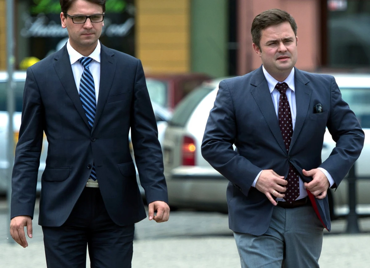 Poseł Marcin Mastalerek ma zostać tymczasowym rzecznikiem PiS. To efekt zawieszenia w partii trzech posłów Prawa i Sprawiedliwości. Chodzi o Adama Hofmana, Mariusza Antoniego Kamińskiego oraz Adama Rogackiego. Zawieszenie to konsekwencja wyprawy służbowej delegacji polityków PiS do Madrytu.