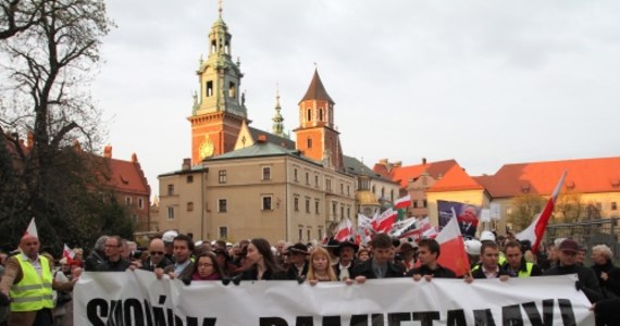 "Poniedziałkowa miesięcznica katastrofy smoleńskiej będzie miała wyborczy charakter" - donosi "Dziennik Polski". "Jednym z głównych jej uczestników jest kandydat PiS na prezydenta Krakowa Marek Lasota" - wyjaśnia gazeta.