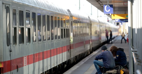 Niemieccy maszyniści powrócili w sobotę wieczór do pracy, kończąc kilkudniowy strajk, który spowodował poważne zakłócenia w ruchu pociągów towarowych i pasażerskich w całym kraju. Całkowita normalizacja sytuacji na kolei spodziewana jest dopiero w poniedziałek. Dyrekcja Deutsche Bahn szacuje straty na ponad 100 mln euro. 