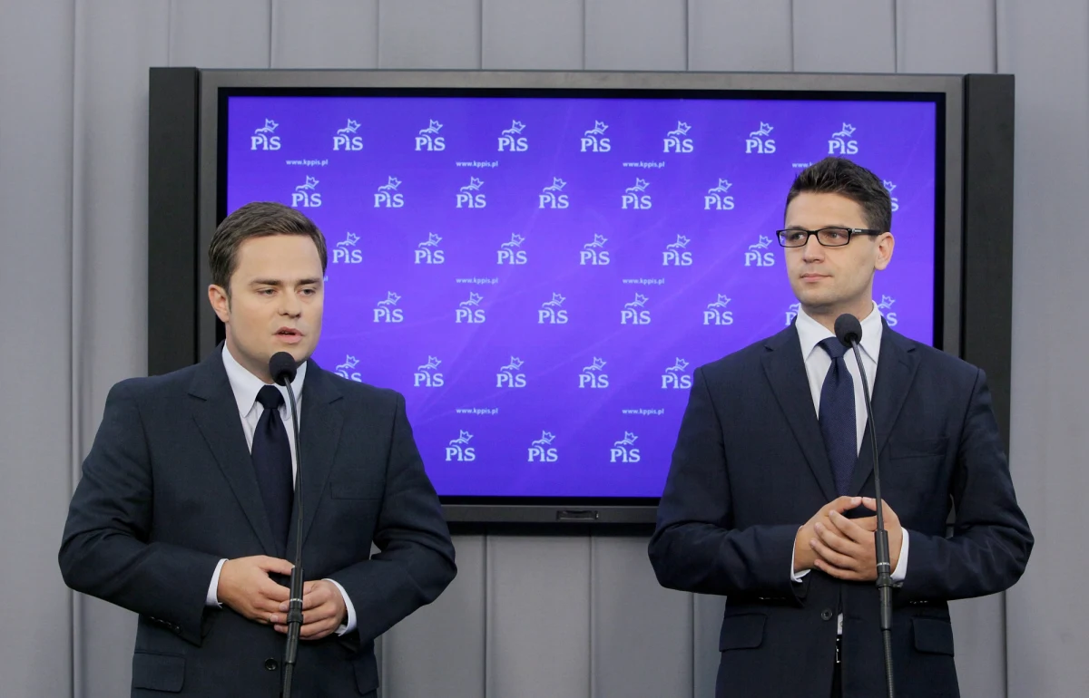 Niech prokuratura zbada sprawę - mówi poseł PiS Jacek Sasin, odnosząc się w ten sposób do zapowiedzi SLD. Sojusz chce w poniedziałek złożyć wniosek do prokuratury, w sprawie zagranicznego wyjazdu trzech posłów PiS: Adama Hofmana, Mariusza Antoniego Kamińskiego oraz Adama Rogackiego. Ich wyrzucenie z partii na antenie RMF FM zapowiedział prezes PiS Jarosław Kaczyński.