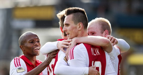 Sebastian Steblecki zdobył bramkę dla Cambuur Leeuwarden, a Arkadiusz Milik - dwie dla Ajaksu Amsterdam w meczu tych drużyn w 12. kolejce piłkarskiej ekstraklasy Holandii. Spotkanie zakończyło się zwycięstwem broniących tytułu gości 4:2. 
