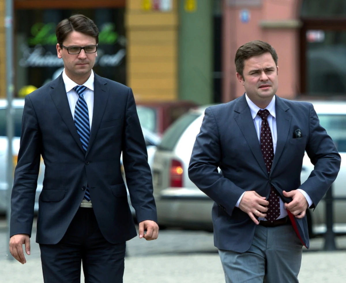 Na godz. 15 w poniedziałek zaplanowane jest posiedzenie komitetu politycznego Prawa i Sprawiedliwości. Nieoficjalnie wiadomo, że ma na nim zapaść decyzja o przyszłości trzech zawieszonych posłów: Adam Hofmana, Mariusza Antoniego Kamińskiego oraz Adama Rogackiego.