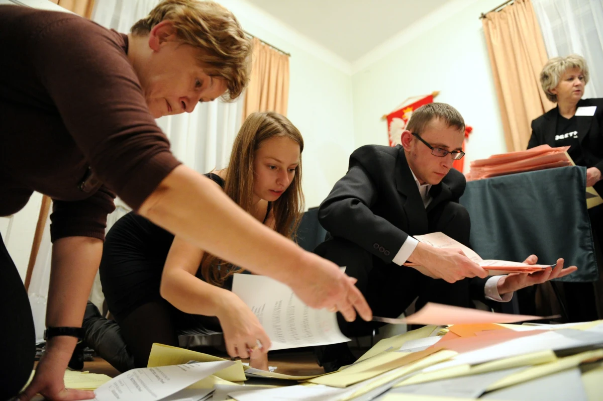 Rosną obawy informatyków związane z nowym systemem Państwowej Komisji Wyborczej. W piątek od godziny 8:30 prowadzono kolejne testy przed niedzielnymi wyborami samorządowymi. Nadal pojawiały się kłopoty. Na przykład w podlubelskiej gminie Konopnica, aż 30 protokołów z 6 obwodów nie udało się wysłać do godziny 16:00. Potem zrezygnowano, bo za każdym razem komunikat był ten sam - brak połączenia.