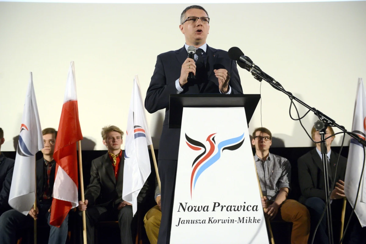 Komendant główny policji broni funkcjonariuszy interweniujących rok temu wobec posła Przemysława Wiplera. Właśnie wydał oświadczenie, w którym twierdzi, że policjanci działali zgodnie z prawem. "Nie opublikowaliśmy całości materiału filmowego z interwencji, by nie pozbawiać posła Wiplera resztek godności" - napisał Marek Działoszyński. 