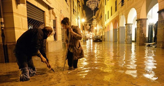 Powodzie we Włoszech. Ciała dwóch ofiar znaleźli ratownicy w osadzie Leivi. Na ich dom runęła lawina błotna, wywołana przez ulewne opady. 