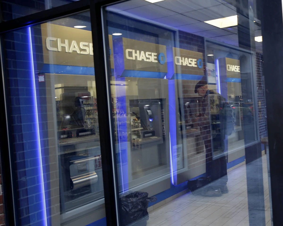 Regulatorzy rynków finansowych w Wielkiej Brytanii i USA nałożyli kary na pięć dużych banków międzynarodowych oskarżonych o manipulowanie kursami wymian głównych walut. W sumie placówki mają zapłacić 2,5 mld euro. 