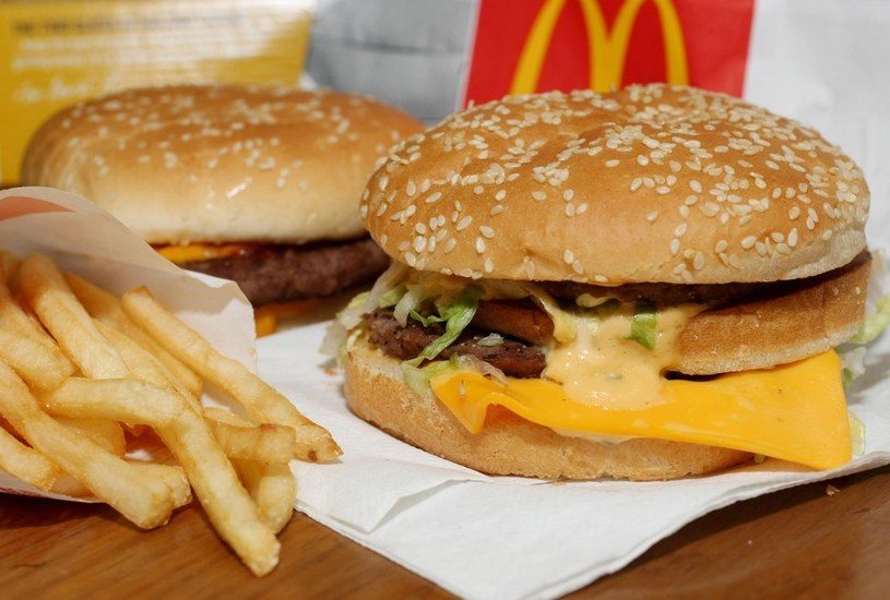70-letni Don Gorske właśnie został jednym z najdłużej utrzymujących się na liście rekordzistów Guinnessa. Wszystko za sprawą diety zakładającej spożywanie kilku hamburgerów z McDonald’s dziennie.