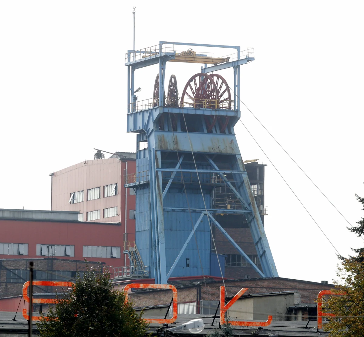 Po ponad miesiącu od katastrofy, która doprowadziła do śmierci 5 osób w kopalni Mysłowice-Wesoła rozpoczęto uruchamianie jednej ze ścian wydobywczych. Poinformował o tym rzecznik Katowickiego Holdingu Węglowego, do którego należy kopalnia, Wojciech Jaros. 