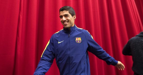 Luis Suarez, który "zasłynął" kilkukrotnie ugryzieniem boiskowych rywali - ostatnio podczas mundialu ugryzł Włocha Giorgio Chielliniego, przyznał, że stara się bardziej kontrolować swe zachowanie. "Zanim zacznę się kłócić, kogoś obrażać czy robić cokolwiek w tym stylu, biorę głęboki oddech" - stwierdził urugwajski piłkarz podczas spotkania z dziennikarzami w Montevideo.