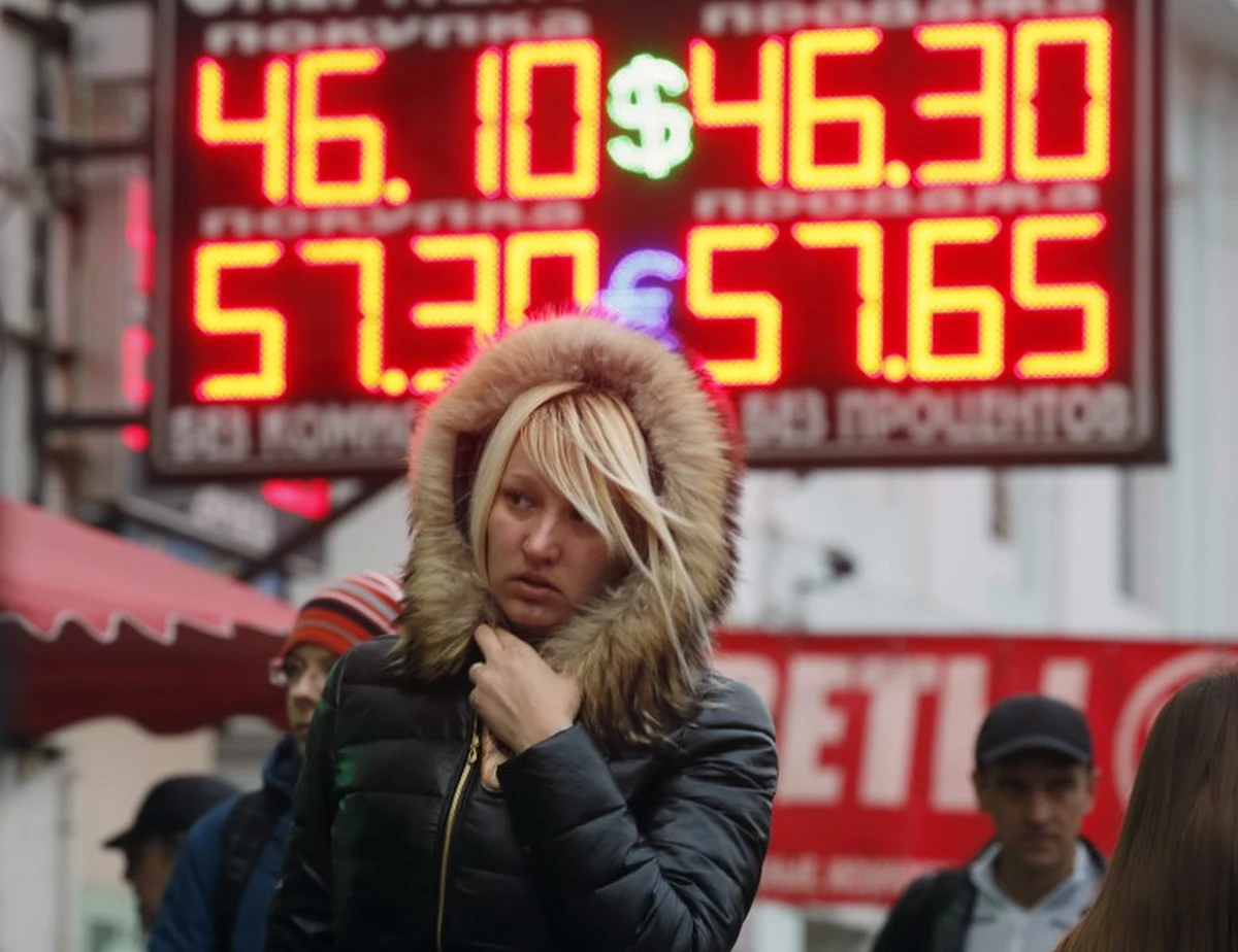 Wzrost kursu dolara i spadek wartości rubla uderzył w moskiewskie projekty budowlane. Oficjalnie wstrzymano budowę nowej linii metra. Najprawdopodobniej zamrożone zostaną także wszystkie projekty budowlane, w które zaangażowane są zachodnie firmy.  