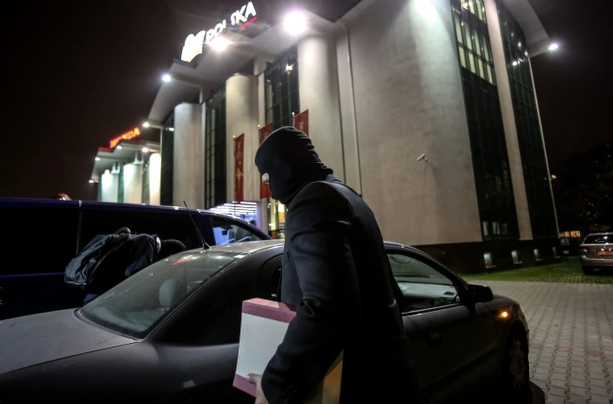 Potwierdziły się informacje reporterów RMF FM. Przeszukania CBA w siedzibie Polskiego Związku Piłki Siatkowej mają związek z nieprawidłowościami promocji miast podczas niedawnych mistrzostw świata w siatkówce mężczyzn. "Dotychczas funkcjonariusze poprosili o przedstawienie umów z miastami - gospodarzami FIVB Mistrzostw Świata w Piłce Siatkowej Mężczyzn Polska 2014" - napisał w oświadczeniu PZPS. 