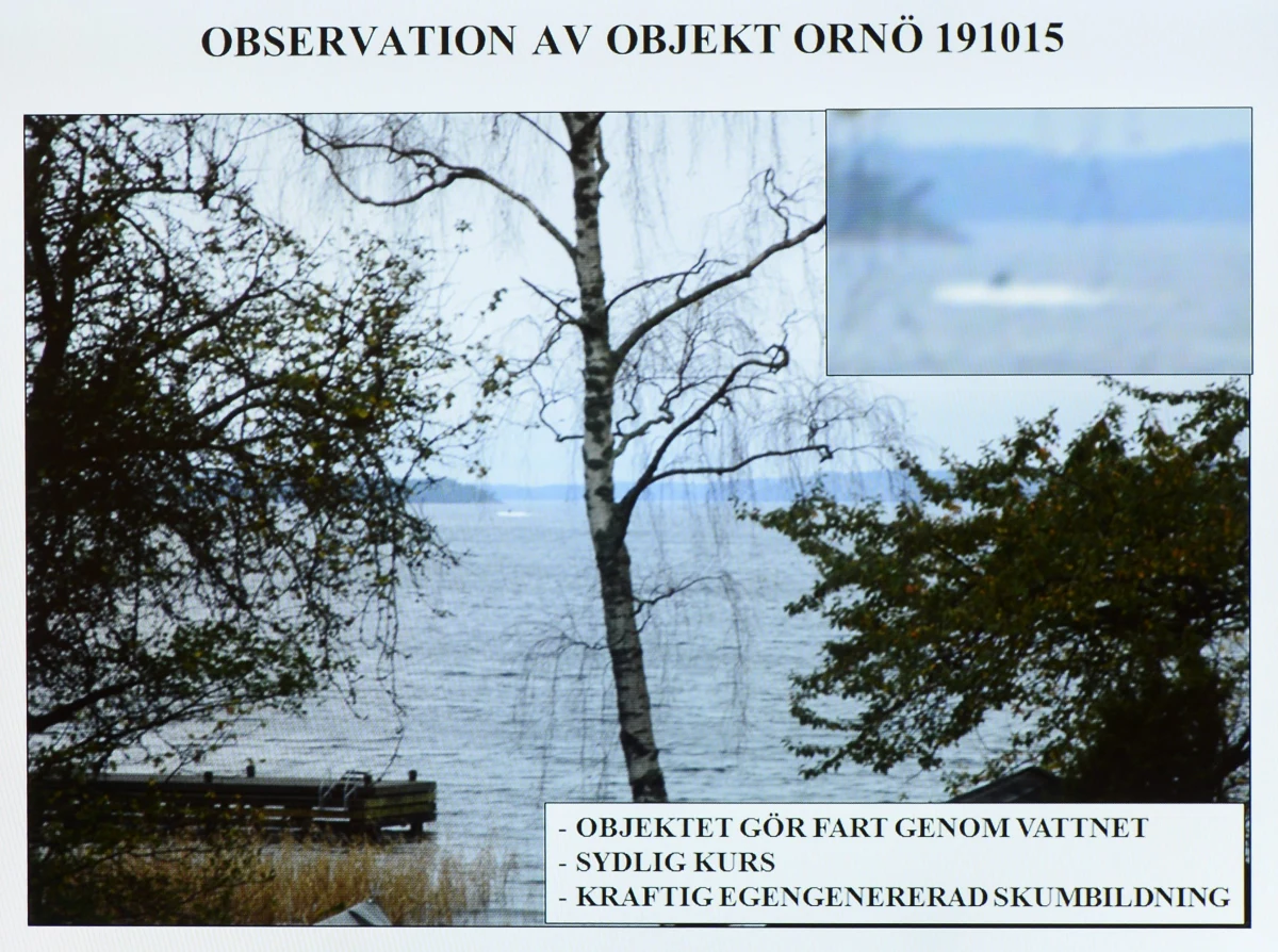 Szwedzkie wojsko ujawniło zdjęcie podłużnego śladu na dnie morskim, świadczące o obecności w październiku obcego małego okrętu podwodnego w archipelagu sztokholmskim. 