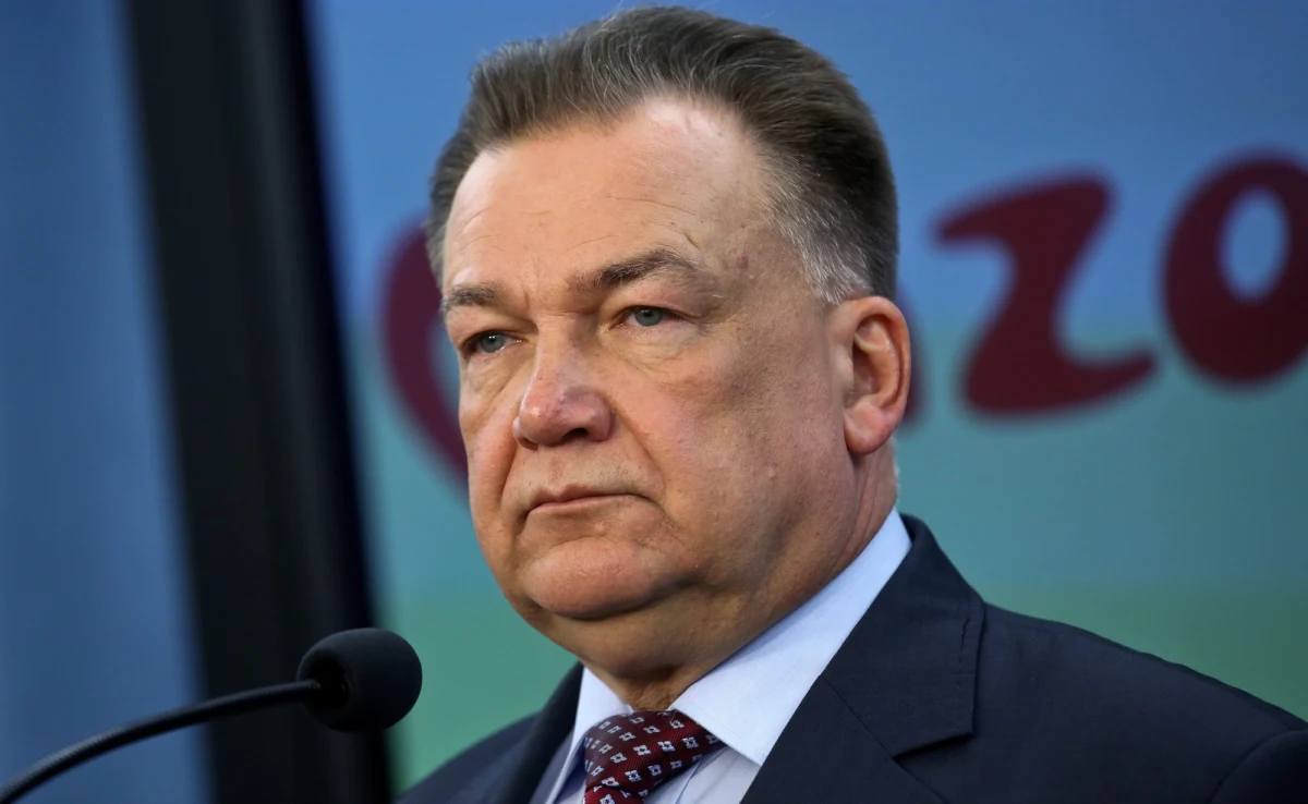 Adam Struzik zadeklarował, że nie wycofuje się z polityki, a jeżeli pozwoli na to wynik PSL w nadchodzących wyborach samorządowych, ponownie będzie ubiegał się o stanowisko marszałka woj. mazowieckiego. "Sami rozumiecie, że jest mi trudno dzisiaj. Mój syn Jakub zawsze kibicował mojej drodze samorządowej, politycznej, zawsze mi pomagał. Te wybory dedykuję jemu i dalszą pracę w samorządzie niezależnie od tego, jaką funkcję przyjdzie mi pełnić" - powiedział dziennikarzom marszałek województwa mazowieckiego. Po tragicznej śmierci 28-letniego syna Jakuba, Struzik informował w ubiegłym tygodniu, że przez najbliższe dni nie będzie prowadził kampanii wyborczej.