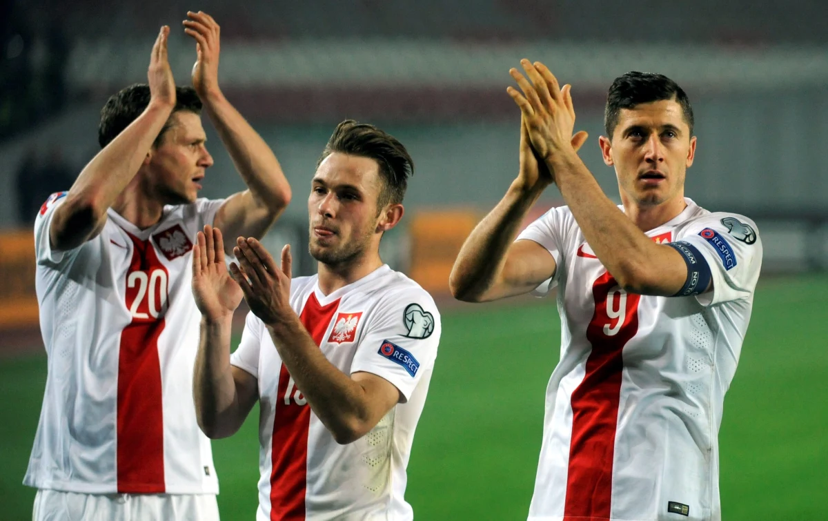 Polska wygrała z Gruzją 4:0 w eliminacjach do Euro 2016. Wszystkie gole padły w Tbilisi w drugiej połowie. Strzelili je Kamil Glik, Grzegorz Krychowiak, Sebastian Mila i Arkadiusz Milik. Biało-czerwoni dzięki temu zwycięstwu zakończą rok na pierwszym miejscu w grupie D.