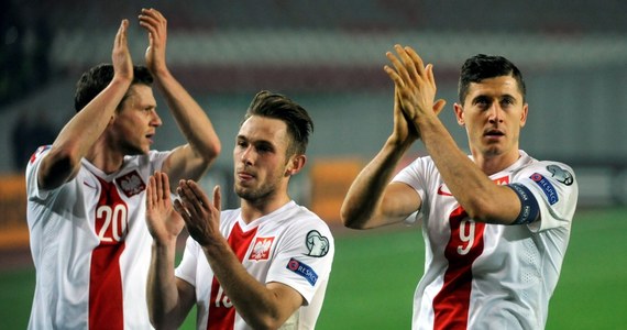 Polska wygrała z Gruzją 4:0 w eliminacjach do Euro 2016. Wszystkie gole padły w Tbilisi w drugiej połowie. Strzelili je Kamil Glik, Grzegorz Krychowiak, Sebastian Mila i Arkadiusz Milik. Biało-czerwoni dzięki temu zwycięstwu zakończą rok na pierwszym miejscu w grupie D.