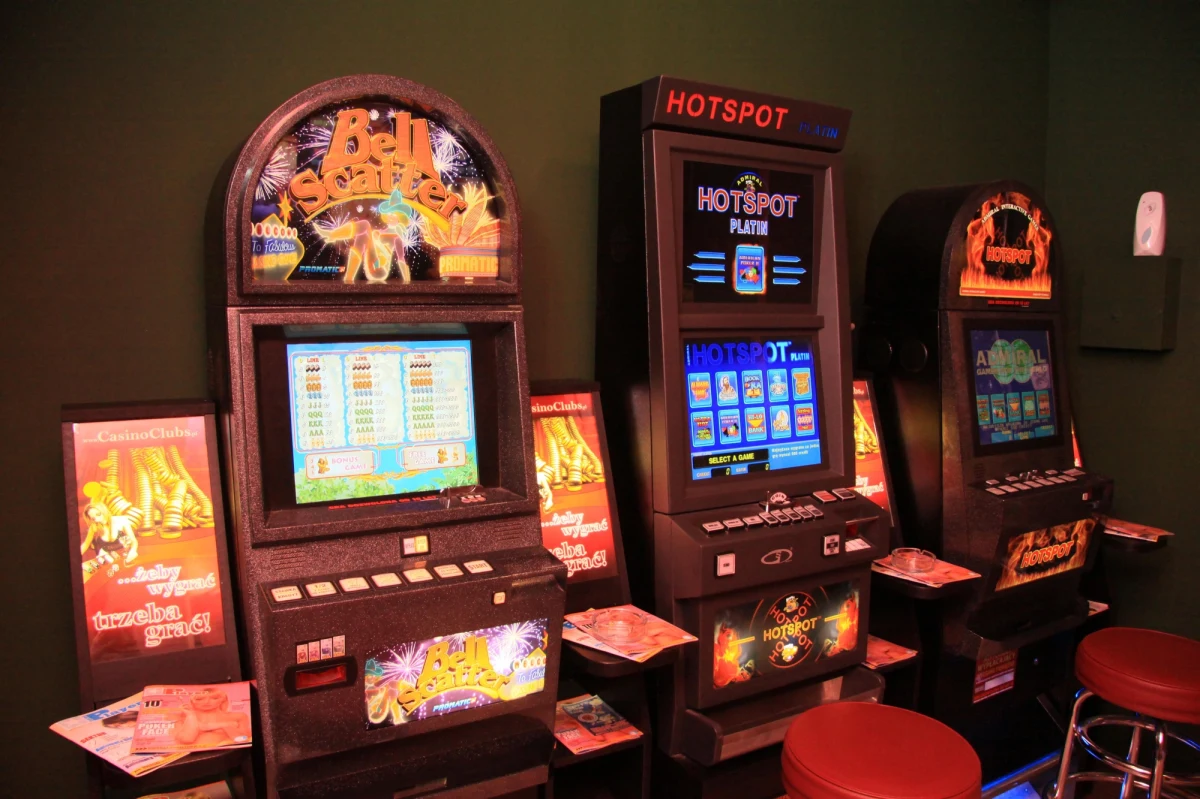 Incydent w salonie gier w Chorzowie. Mężczyzna najpierw przegrał tam sporą sumę pieniędzy, a potem wrócił i obrabował lokal. 