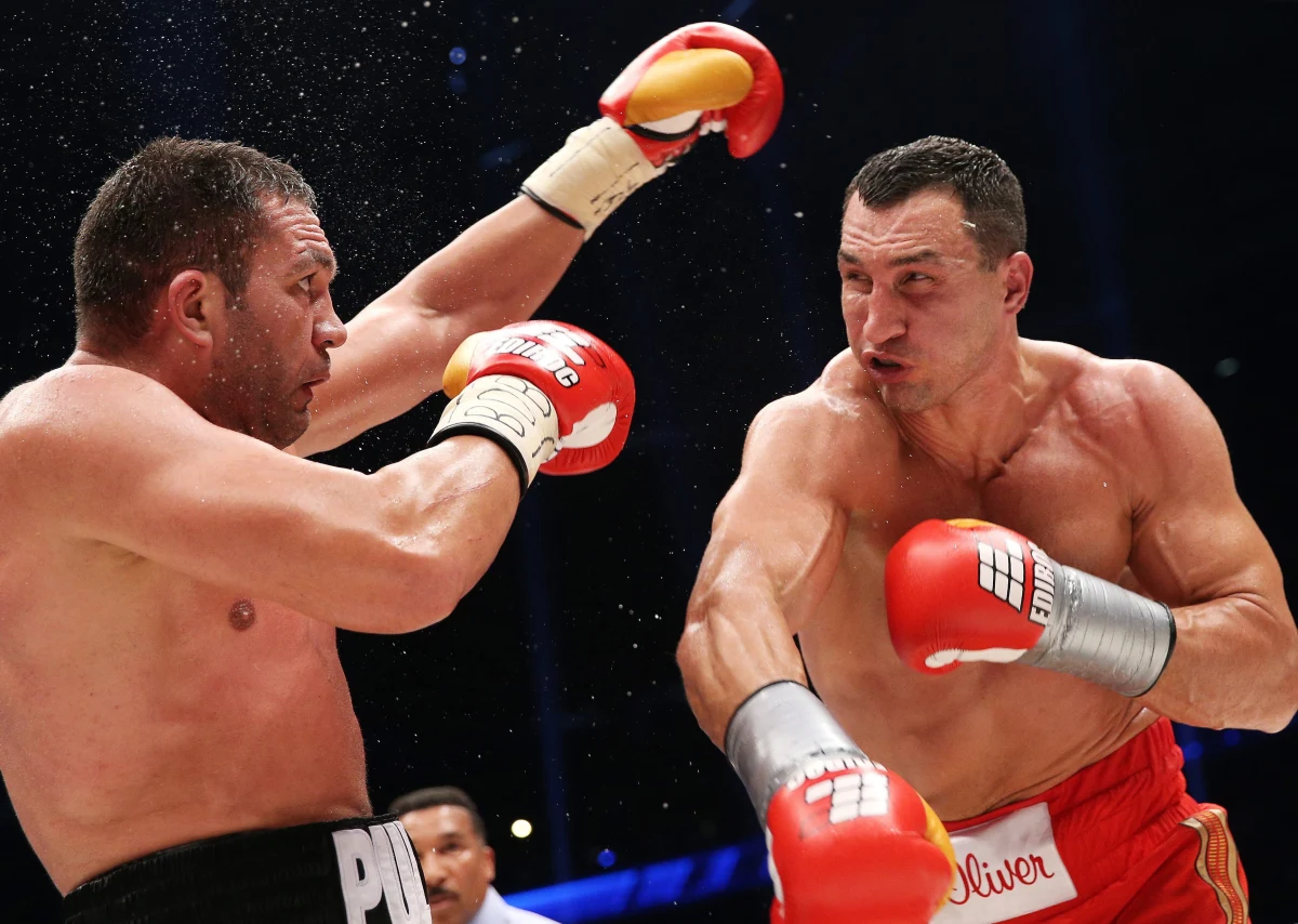 Ukraiński bokser Władimir Kliczko pokonał na ringu w Hamburgu przez nokaut w piątej rundzie Bułgara Kubrata Pulewa. Tym samym obronił tytuł mistrza świata federacji IBF w wadze ciężkiej.