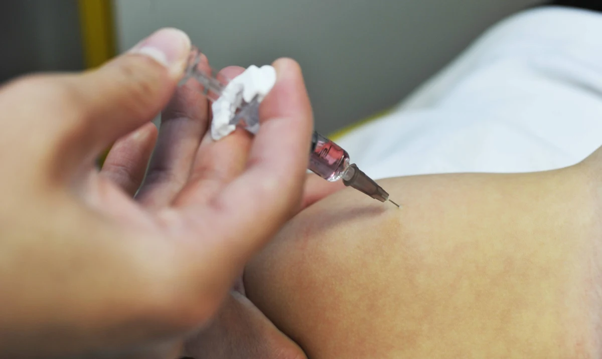 Odra znowu powraca. W 2013 r. zmarło prawie 146 tys. chorych, więcej niż rok wcześniej, gdy odnotowano 122 tys. zgonów - alarmuje "New England Journal of Medicine". Pismo podkreśla, że odra jest znacznie groźniejsza niż ebola. 