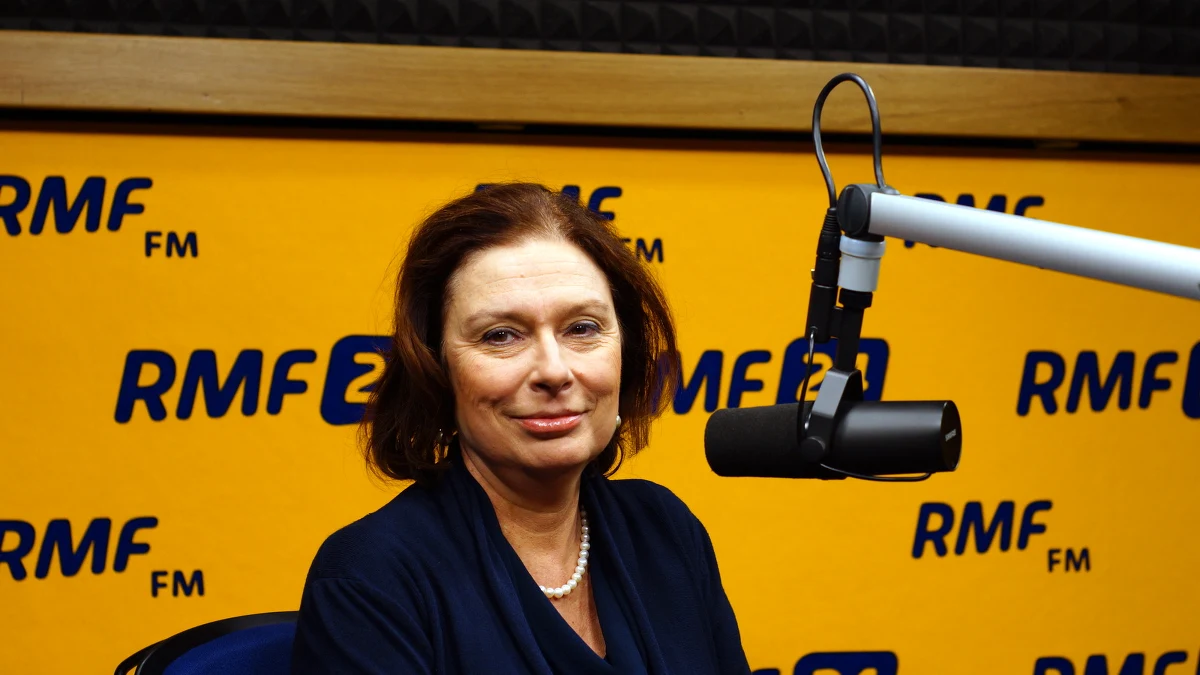 "Byliśmy przekonani, że Tusk zawsze w jakiś zaczarowany sposób przekona Polaków do głosowania na Platformę. Z nim wygrywało się łatwiej. Kopacz nie przyniosła nam pecha. Jestem przekonana, że potrafimy wygrywać pod jej przywództwem" - mówi minister w Kancelarii Premiera Małgorzata Kidawa-Błońska w Kontrwywiadzie RMF FM. "Przegraliśmy, na pewno w wielu okręgach popełniliśmy błędy" - mówi i dodaje: Mieliśmy apetyt na lepszy wynik. "Moja wiara w PO jest bardzo duża. Ewa Kopacz bardzo dobrze zdiagnozowała, co trzeba zmienić w działaniu Platformy" - mówi Małgorzata Kidawa-Błońska i dodaje, że "po to jest druga tura, żeby zwycięstwo było bardziej wyraziste". "Mamy się skupić na wyborach prezydenckich i partyjnych" - tłumaczy.