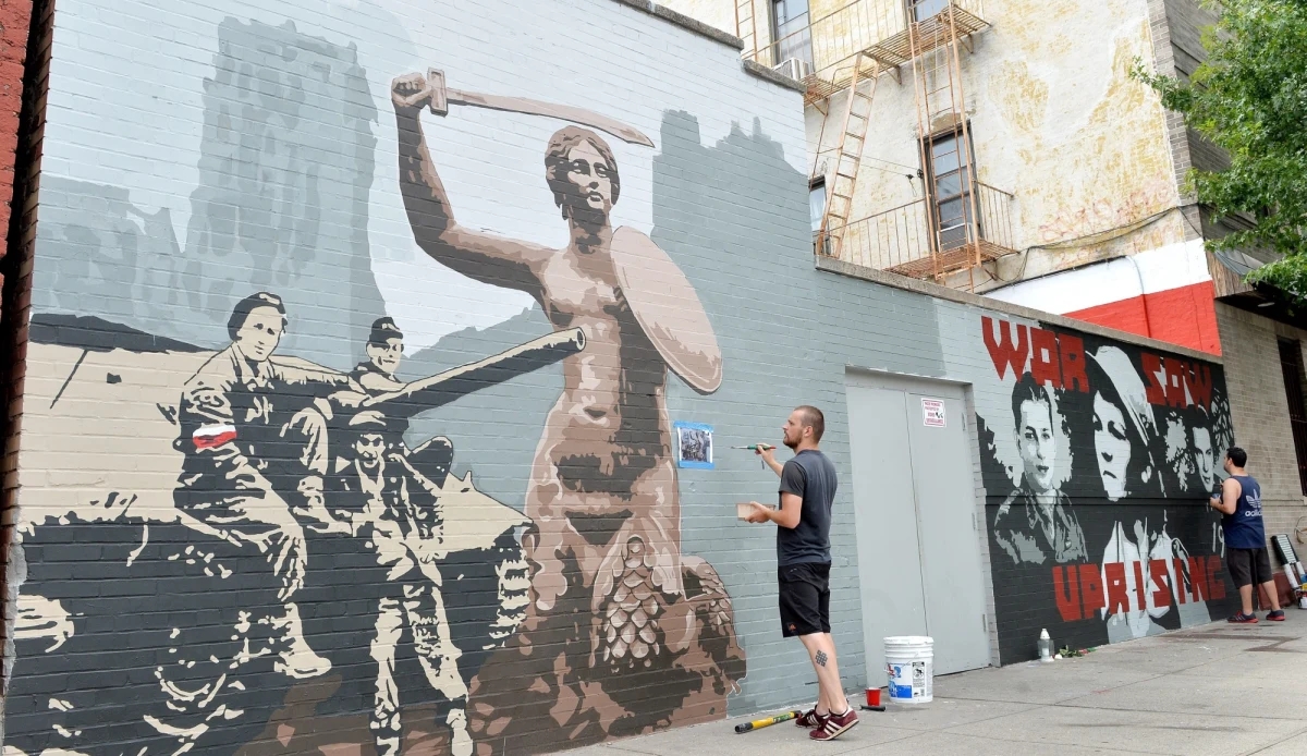 Poruszenie w polonijnej dzielnicy Nowego Jorku. Ktoś zamalował mural, który powstał z okazji 70. rocznicy wybuchu Powstania Warszawskiego. Nowe graffiti zasłoniło twarze powstańców. Zamalowano też znak "Polski Walczącej". 
