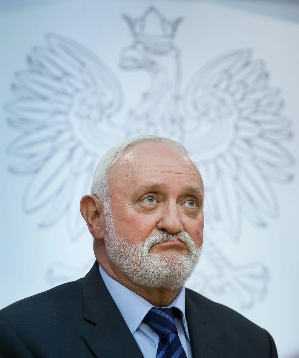 Nie będzie dodatkowych pieniędzy dla członków komisji wyborczych, mimo że pracują o wiele dłużej, niż można było się spodziewać. Przedłuża się awaria systemu informatycznego, przez którą nie da się zaprezentować wyników wyborów samorządowych. 