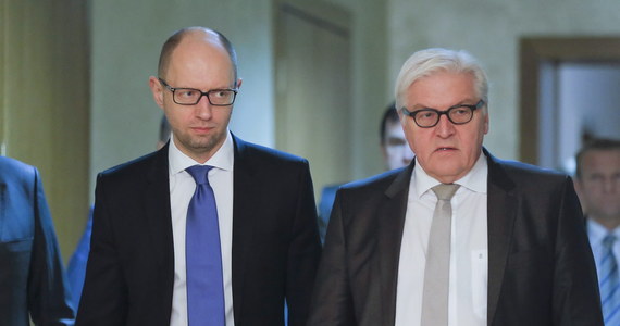 Prezydent i premier Ukrainy - Petro Poroszenko i Arsenij Jaceniuk - opowiedzieli się za dalszymi rozmowami pokojowymi z Rosją, jednak szef państwa chciałby poszerzyć grono uczestników tych negocjacji m.in. o Polskę. 