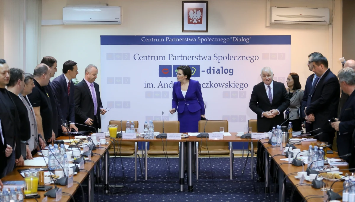 Wiceminister skarbu Wojciech Kowalczyk będzie pełnomocnikiem ds. naprawy sytuacji w polskim górnictwie - poinformowała premier Ewa Kopacz. Dodała, iż naprawa górnictwa nie odbędzie się bez inwestycji. 