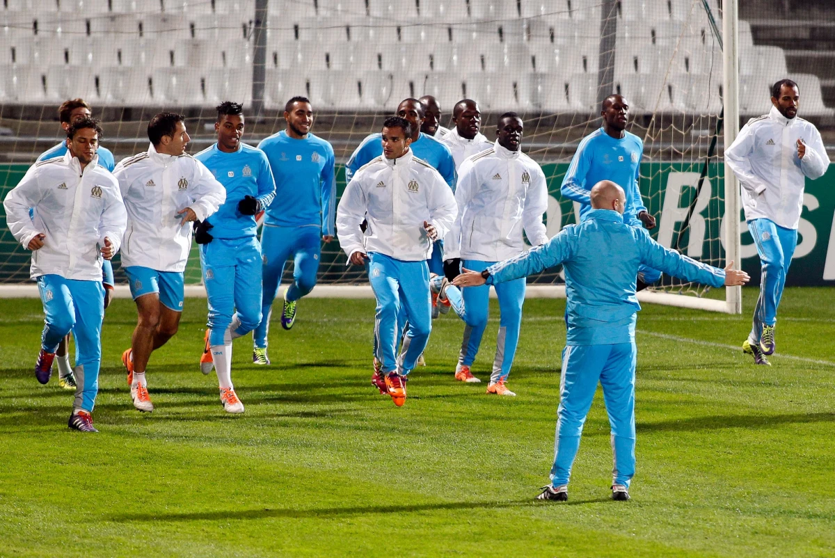 Szefowie sławnego francuskiego klubu piłkarskiego Olimpique Marsylia podejrzani są o ścisłe związki z organizacjami przestępczymi i pranie brudnych pieniędzy mafii. Informację ujawniły nadsekwańskie media po serii aresztowań przedstawicieli klubu, który jest liderem francuskiej Pierwszej Ligi.