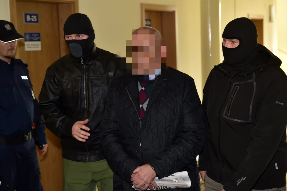 Do krakowskiego sądu wpłynęły dwa zażalenia na zastosowanie aresztu tymczasowego wobec byłego senatora Aleksandra G., podejrzanego o podżeganie do zabójstwa poznańskiego dziennikarza Jarosława Ziętary. Autorem jednego jest obrońca Aleksandra G., autorem drugiego zażalenia - sam Aleksander G. Termin posiedzenia nie został jeszcze ustalony.