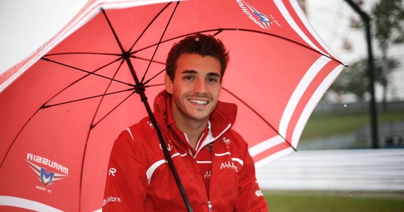 Rodzice Julesa Bianchiego, kierowcy Formuły 1, który kilka tygodni temu miał poważny wypadek na torze w Japonii, poinformowali media o postępach w jego leczeniu. Ujawnili też, że ich syn został już przewieziony do Francji.