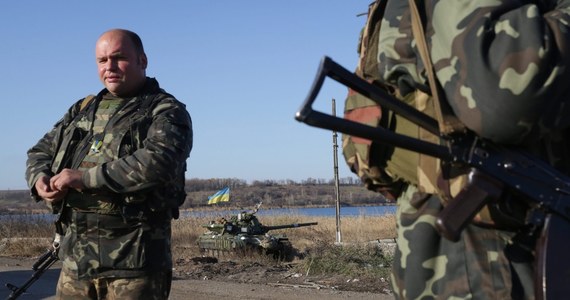 Konwój obserwatorów Organizacji Bezpieczeństwa i Współpracy w Europie (OBWE), odpowiedzialnej za wdrażanie rozejmu na wschodzie Ukrainy, został ostrzelany przez ludzi w mundurach. ​Do incydentu doszło wczoraj w strefie będącej pod kontrolą ukraińskiej armii, 15 km na zachód od Doniecka - bastionu prorosyjskich separatystów. 