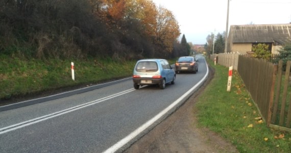 Tam, gdzie jest to możliwe, poszerzymy pobocze. Będziemy również walczyć o przyspieszenie budowy chodnika we wsi Ose na Dolnym Śląsku - deklaruje Generalna Dyrekcja Dróg Krajowych i Autostrad we Wrocławiu. To efekt interwencji RMF FM. Mieszkańcy zaalarmowali nas, że od lat nie mogą bezpiecznie poruszać się przy ruchliwej drodze krajowej numer 25, a tak potrzebny projekt znalazł się dopiero na 792. miejscu w rządowym programie inwestycji poprawiających bezpieczeństwo.