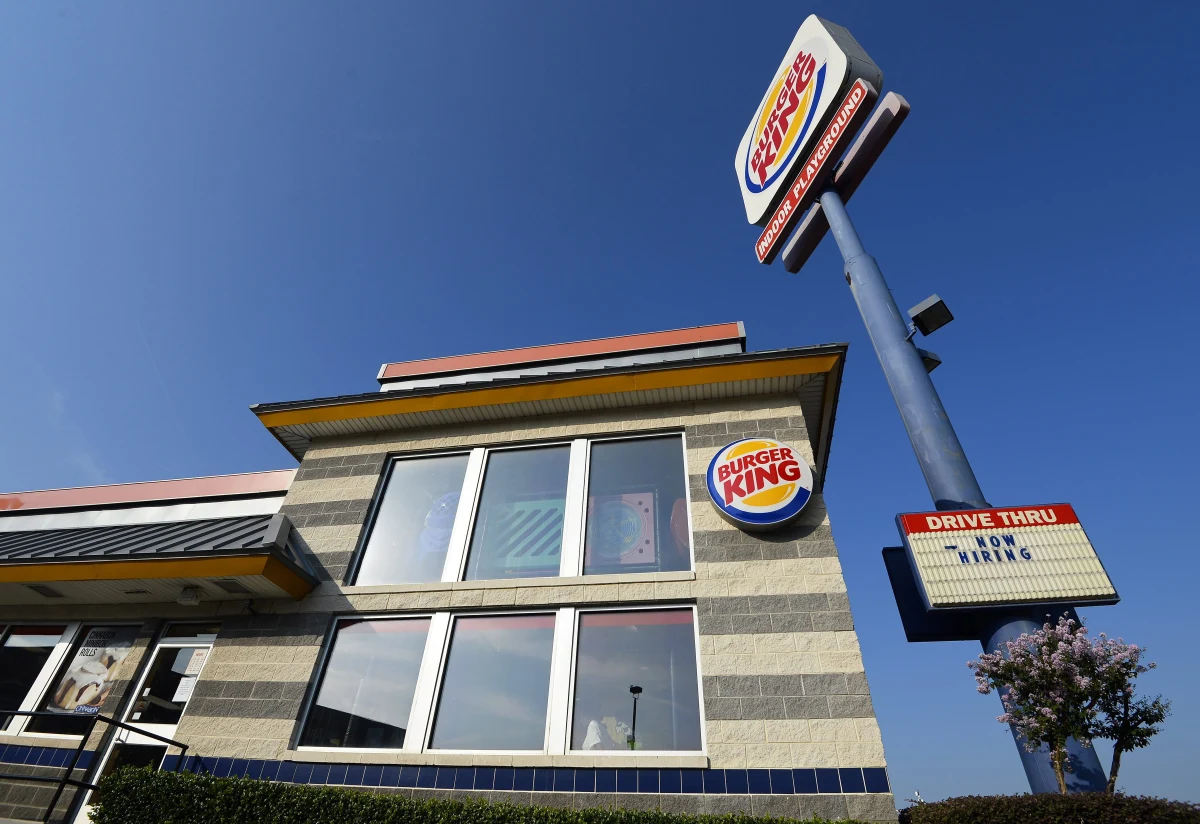 Z powodu nieprzestrzegania zasad higieny i ze względu na złe warunki pracy personelu w Niemczech zamknięto 89 amerykańskich barów szybkiej obsługi sieci Burger King. Restauracjami zarządzał  Yi-Ko Holding.
