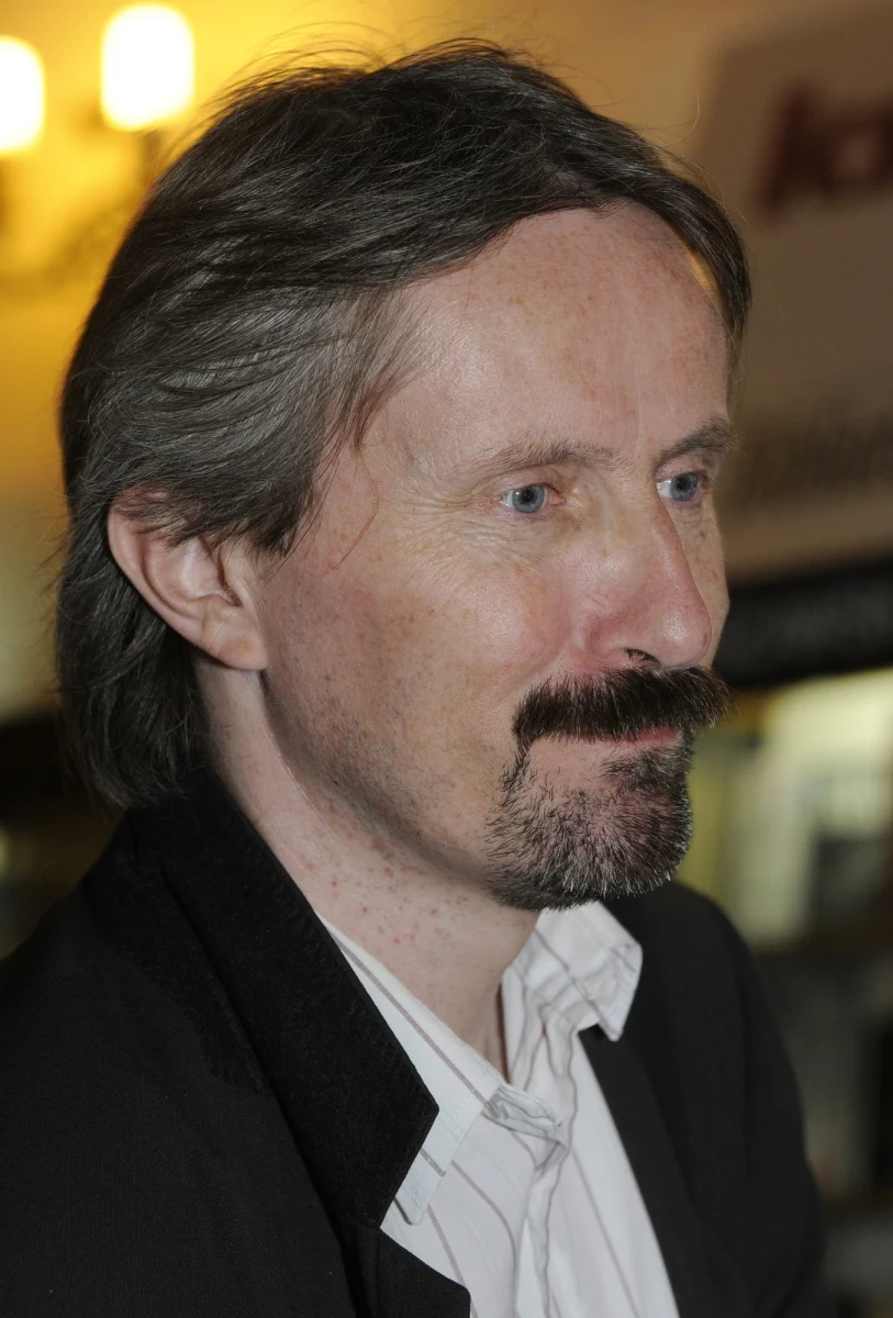 "Stabilizacja poparcia dla ludowców byłaby jeszcze jakoś wyjaśnialna. Spadek też byłby wyjaśnialny, ale tak gwałtowny przyrost w skali niemal całego kraju na bardzo różnych terenach, prawdopodobnie także na obszarach miejskich jest jakiegoś rodzaju niespodzianką. Pewnie nie będę jedynym, który nie jest w stanie tego wyjaśnić, przynajmniej dotychczasową metodologią" - mówi w rozmowie z RMF FM politolog Rafał Chwedoruk. "W 1982 były mistrzostwa świata w piłce nożnej w Hiszpanii. Polska odniosła wielki sukces, a w tym czasie słyszeliśmy wszyscy piosenkę: "To tajemnica mundialu". Po tych wyborach taką "tajemnicą mundialu" będzie wynik Polskiego Stronnictwa Ludowego bez względu na to, co pokażą kolejne wyniki z poszczególnych sejmików wojewódzkich" - dodaje.